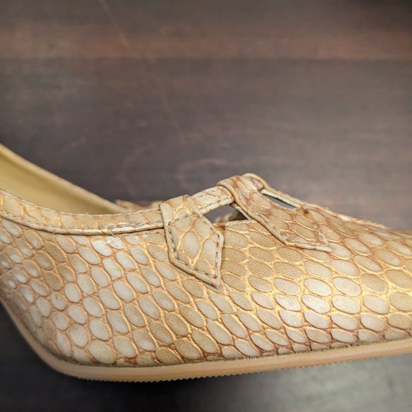 Le Chateau Tan Heels - Picture 4 of 7